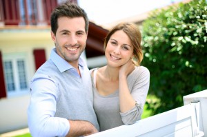 Couple ayant acheté un bien immobilier