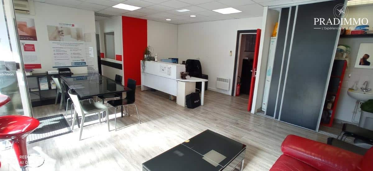 Commercial premises + reserves for sale sector La Capelette