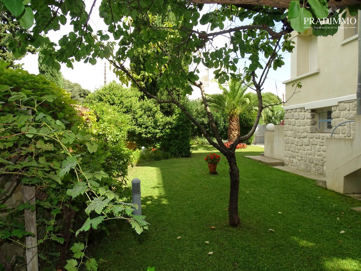 Marseille 8th Prado 2 – Superb 8 -room house in peace