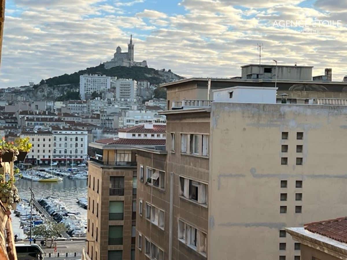 Marseille 2nd last floor apartment T2/3 67m2