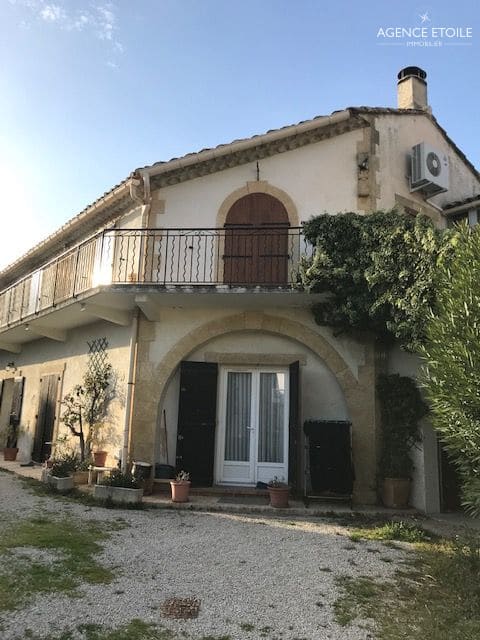 Empty studio for rent 500 EUR per month in Eyguières