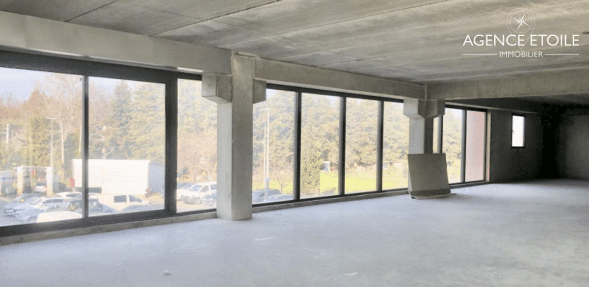 SALON – LOCAL 200 M2 ET 300 M2 A LOUER