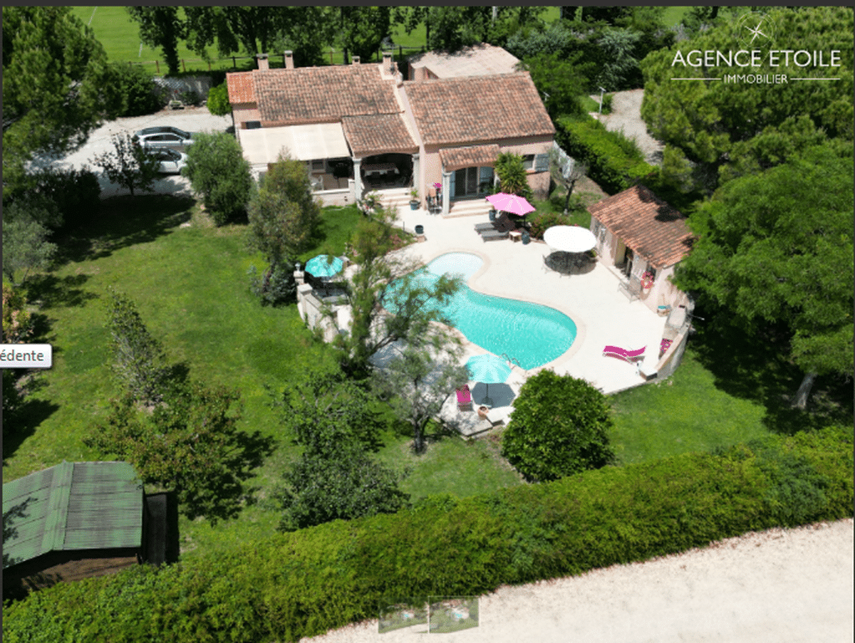 VILLA EYGUIERES SUR UN TERRAIN DE 1780M2