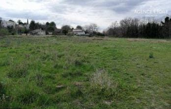 EYGUIERES – TERRAIN DE 700 M2 A LOUER