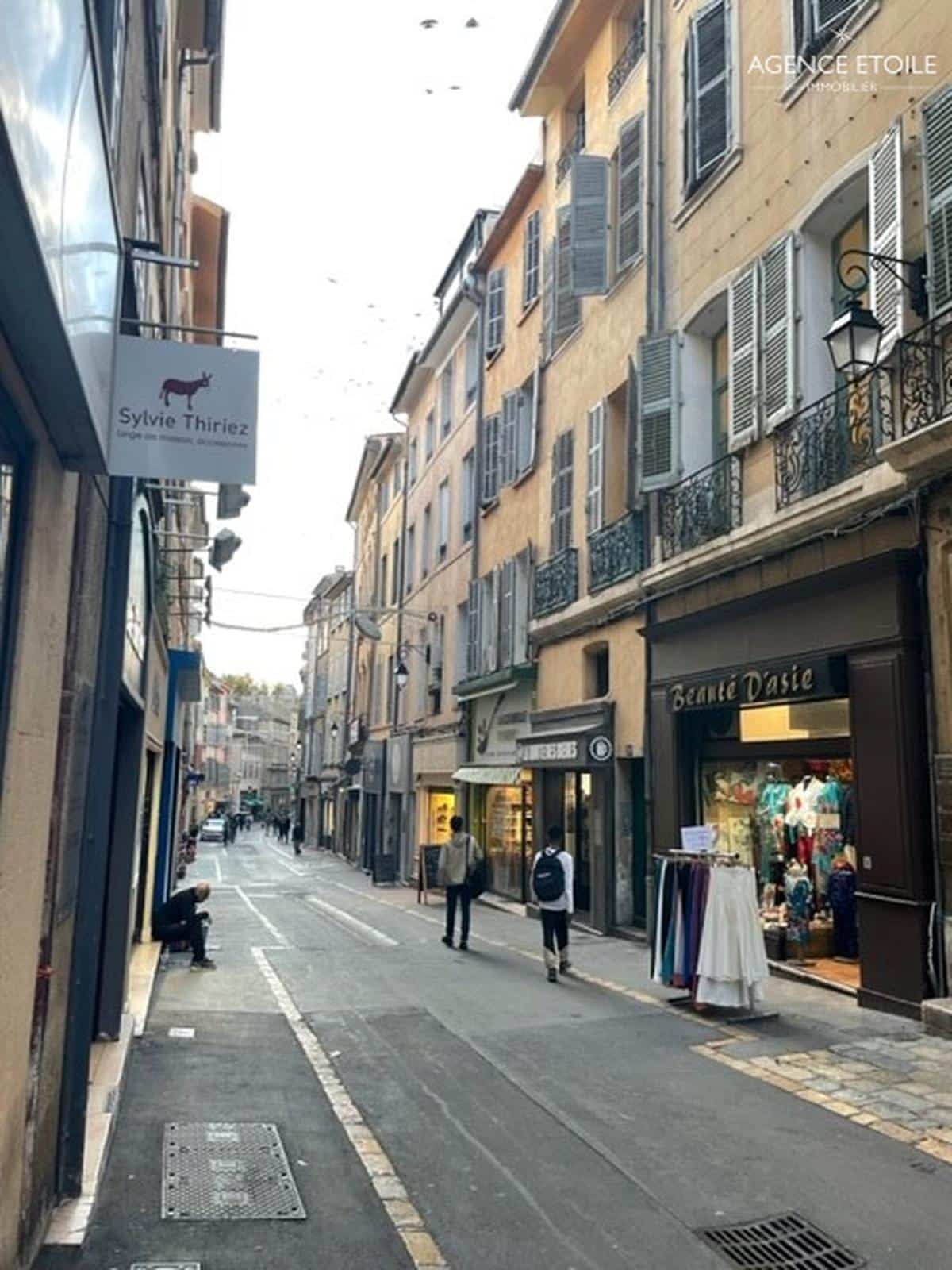 Aix en Provence Center busy street