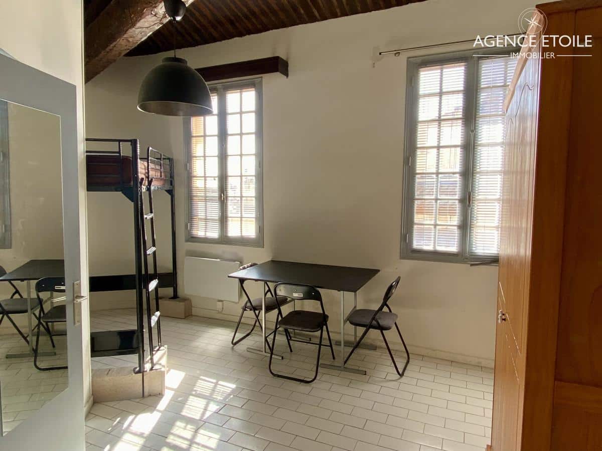 Furnished studio – rue Espariat – Historic center of Aix en Prov