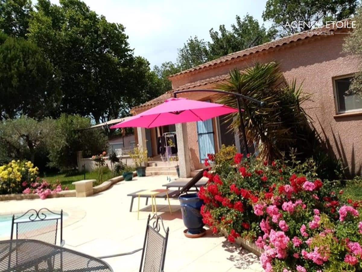 VILLA EYGUIERES SUR UN TERRAIN DE 1780M2