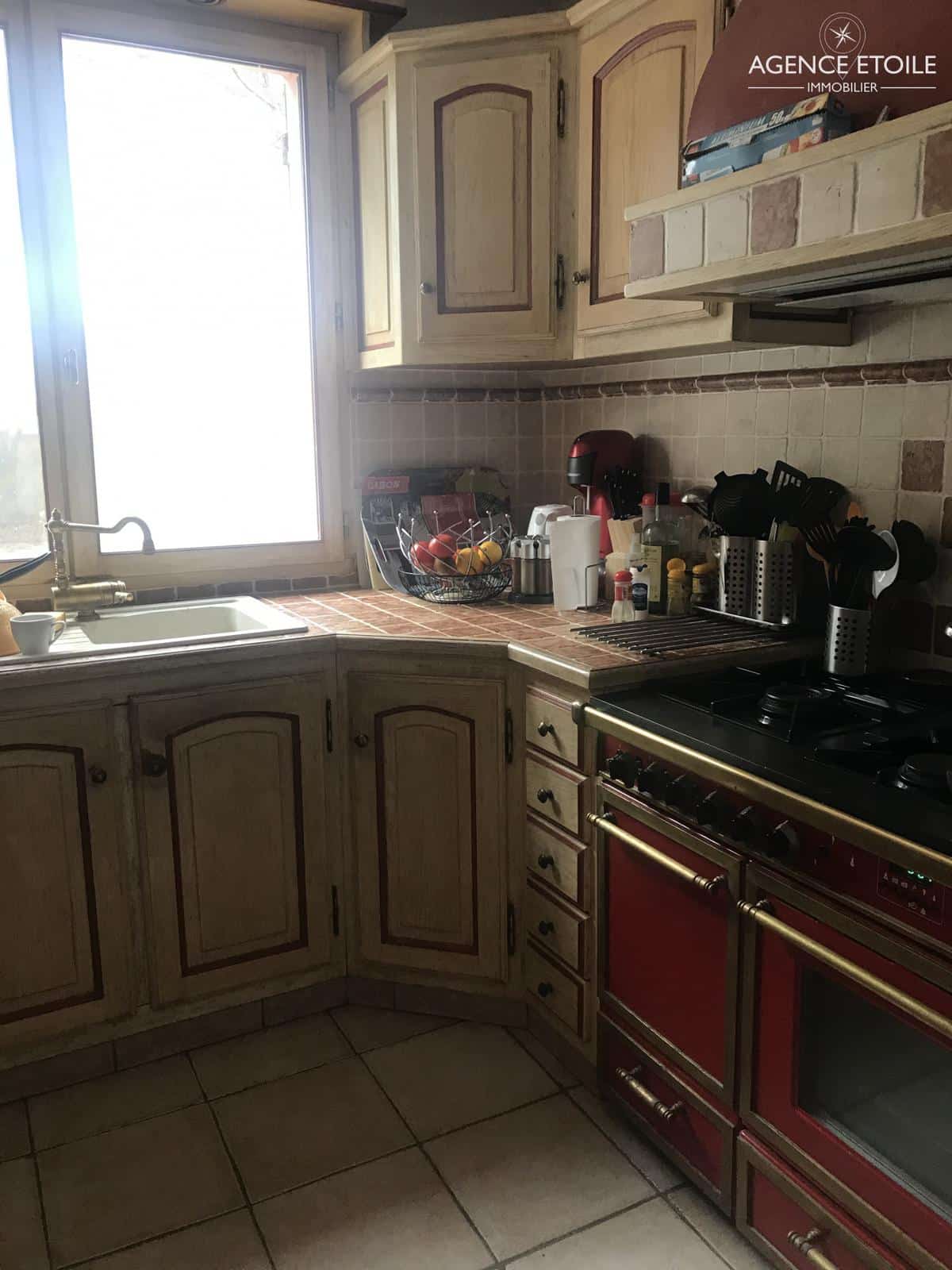 VILLA EYGUIERES SUR UN TERRAIN DE 1780M2