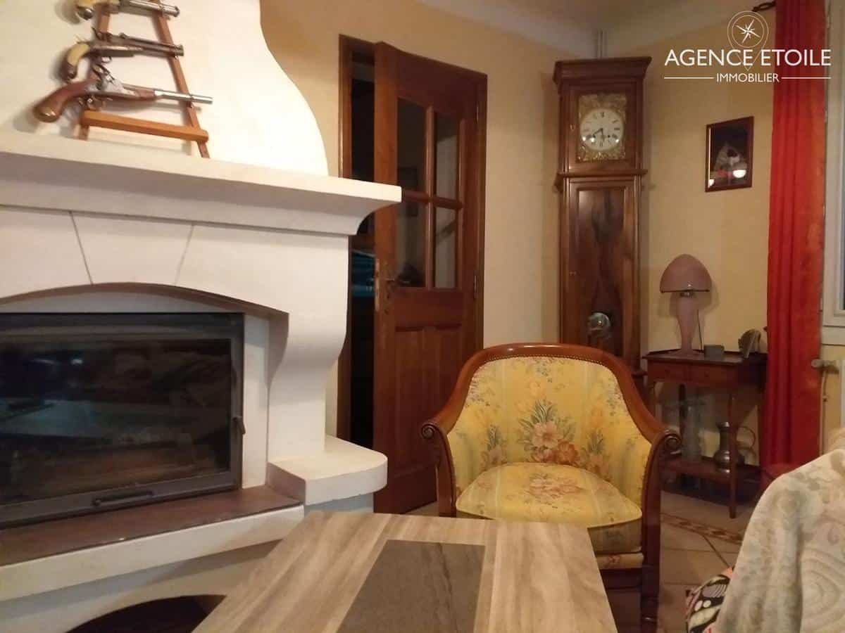 VILLA EYGUIERES SUR UN TERRAIN DE 1780M2