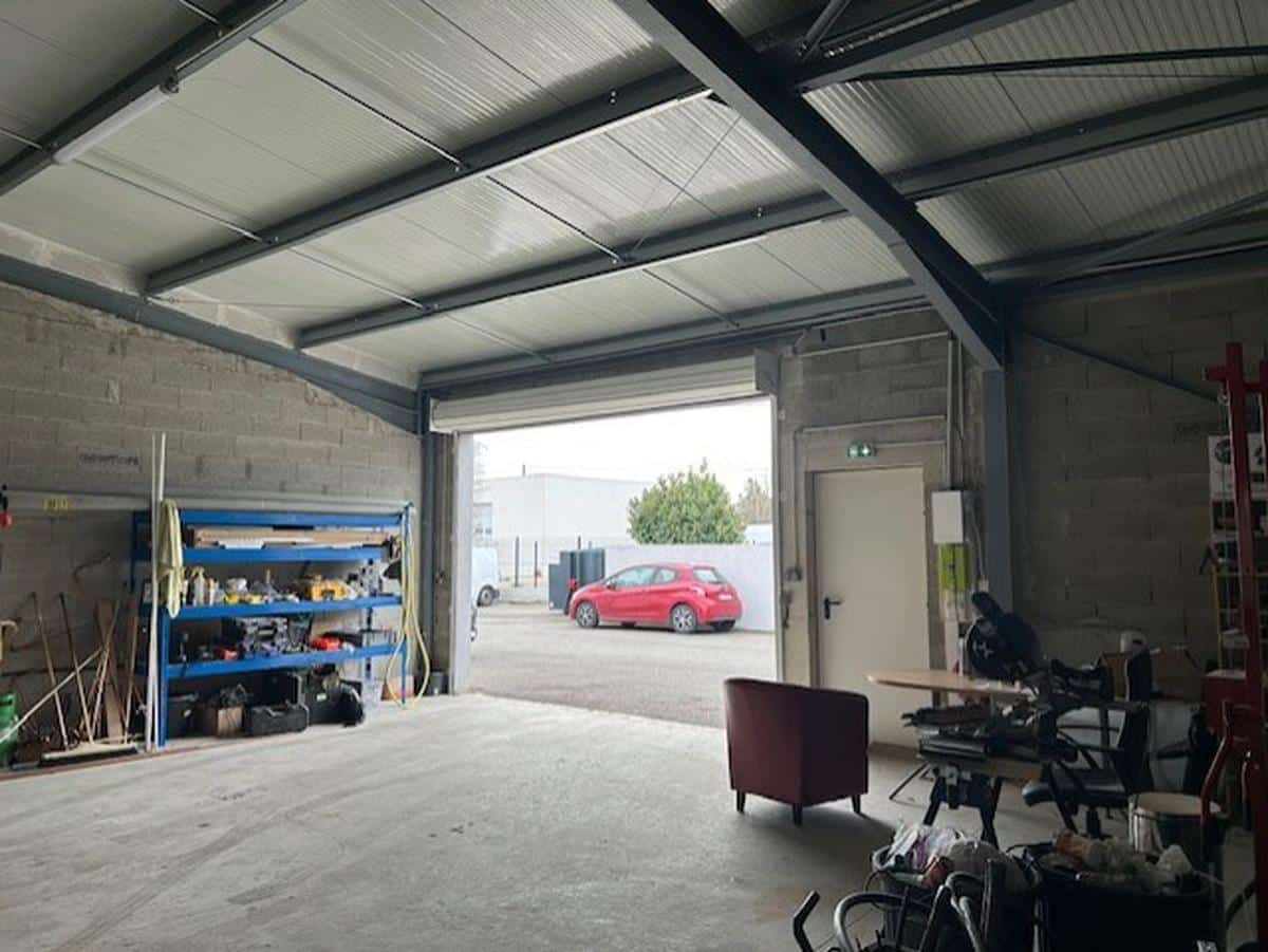 Local d'activité de 190m2 à louer Salon de...