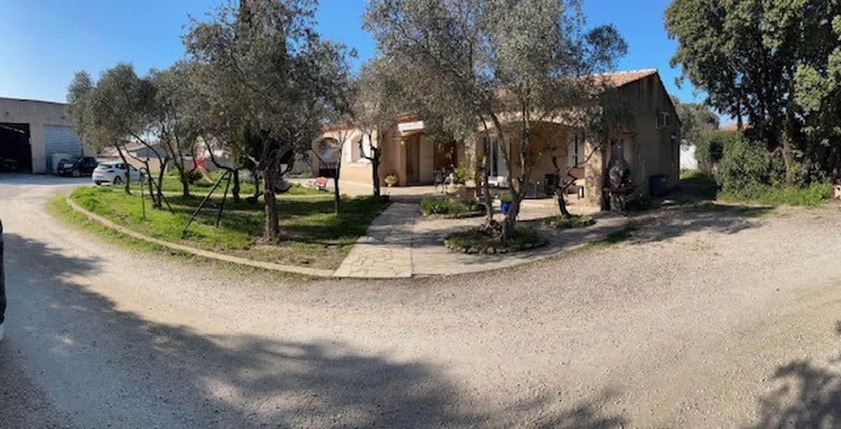 Villa T5 + 2 logements + locaux d'activité à...