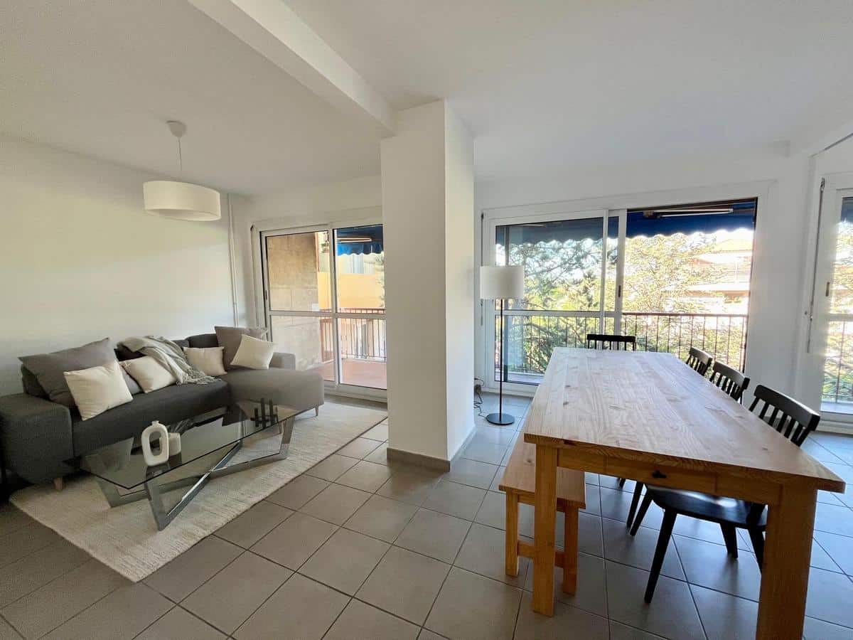 Beau T3/4 Rénové Meublé avec Balcons + cave +...