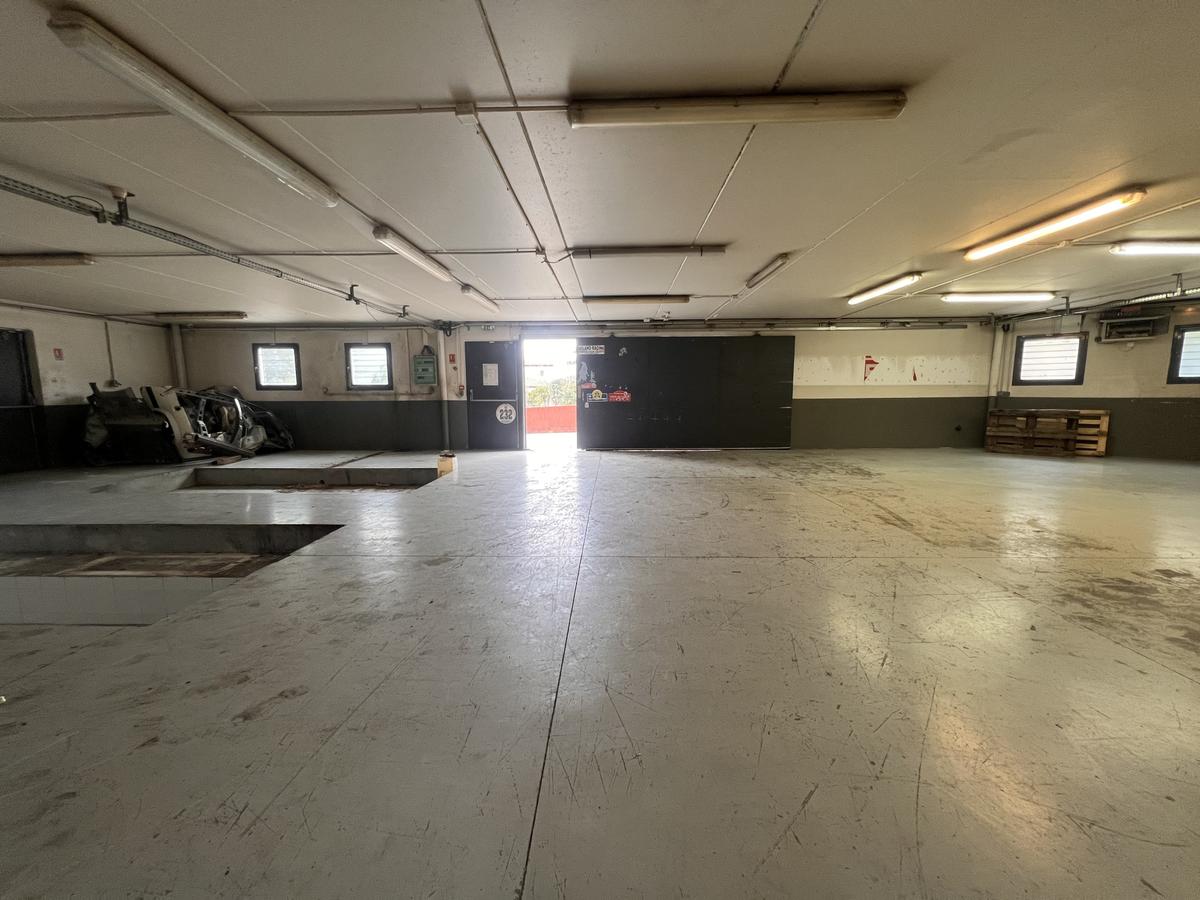 LOCAL D’ACTIVITÉ AVEC ESPACE DE STOCKAGE – 400 M2 – AVENUE P
