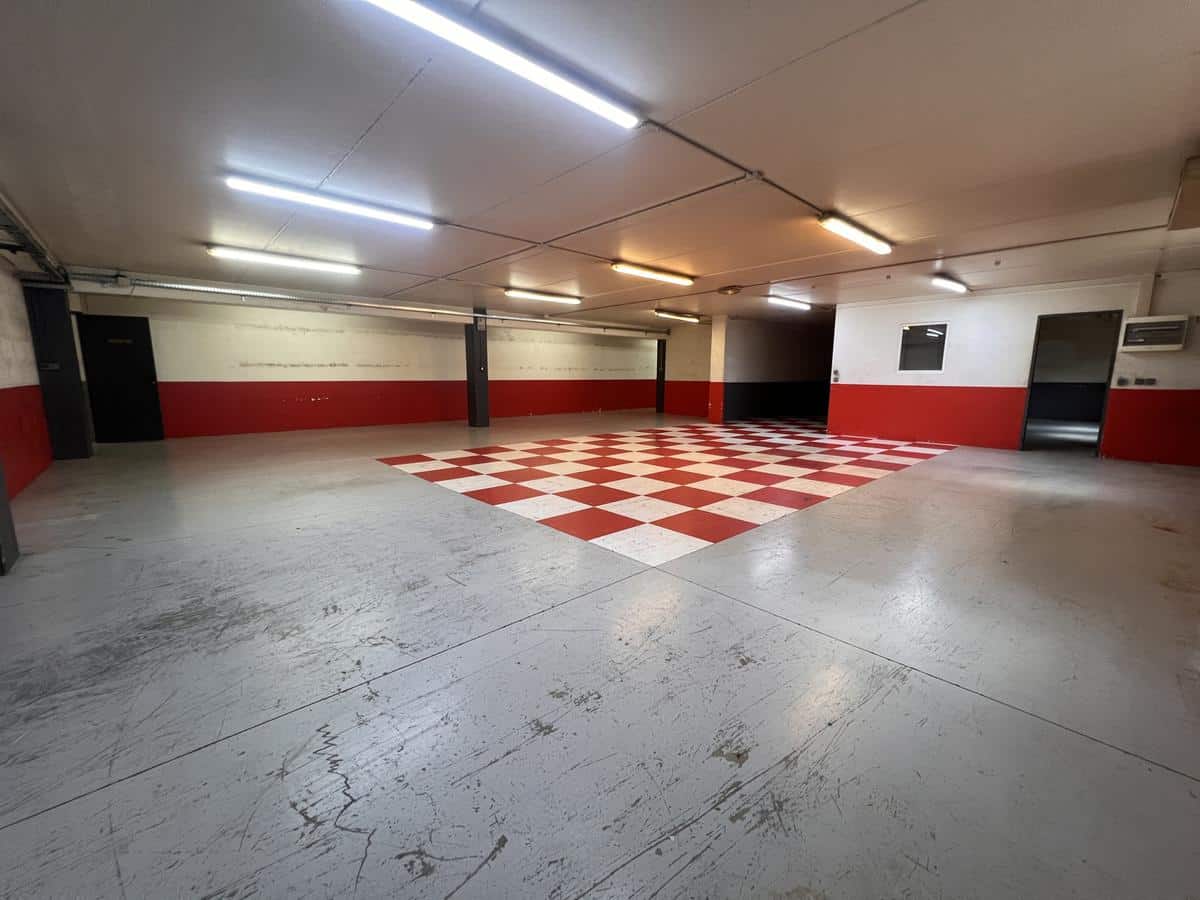 LOCAL D’ACTIVITÉ AVEC ESPACE DE STOCKAGE – 400 M2 – AVENUE P