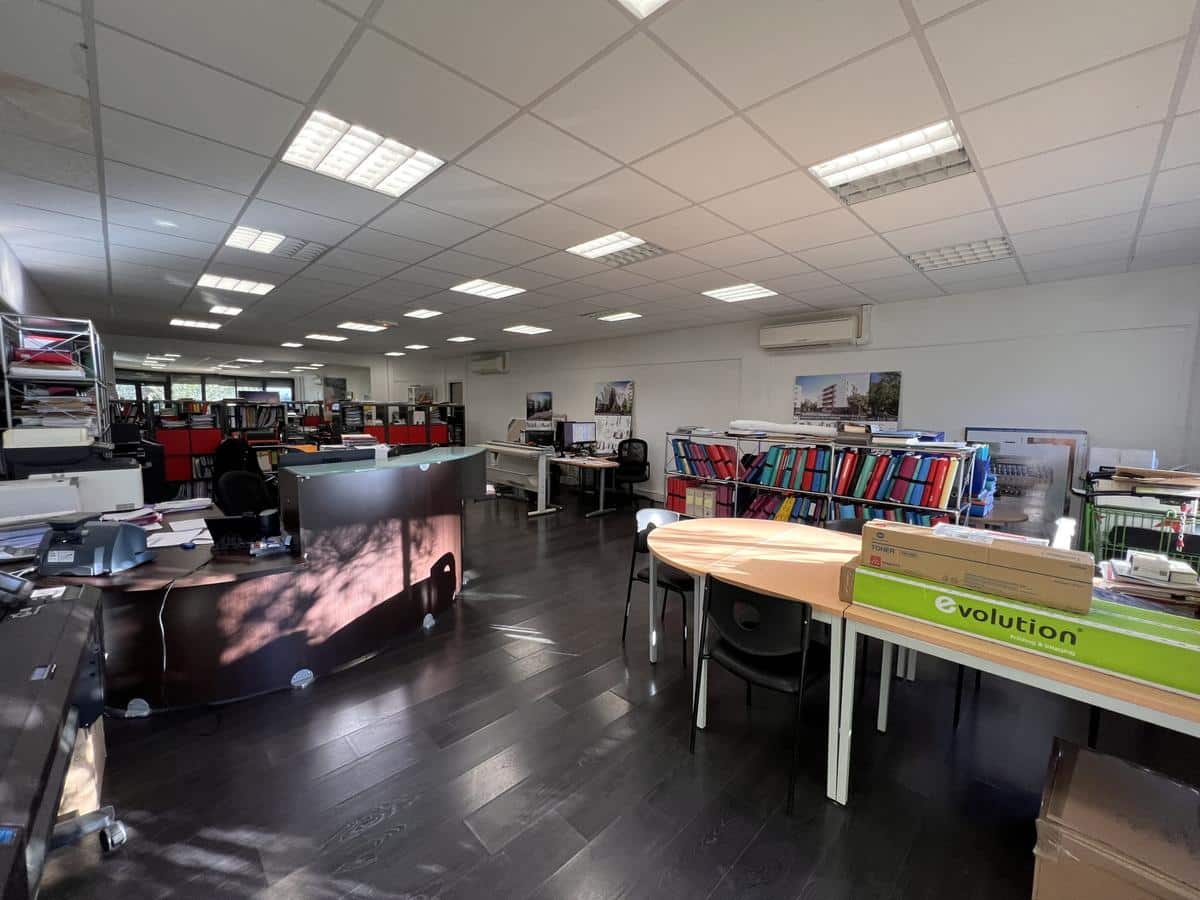 Commercial premises for sale – free from any occupation – 103