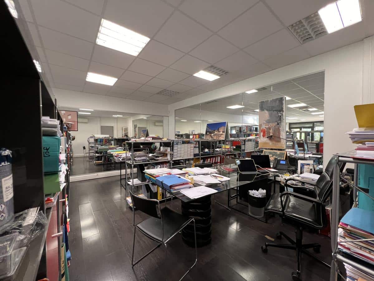 Commercial premises for sale – free from any occupation – 103