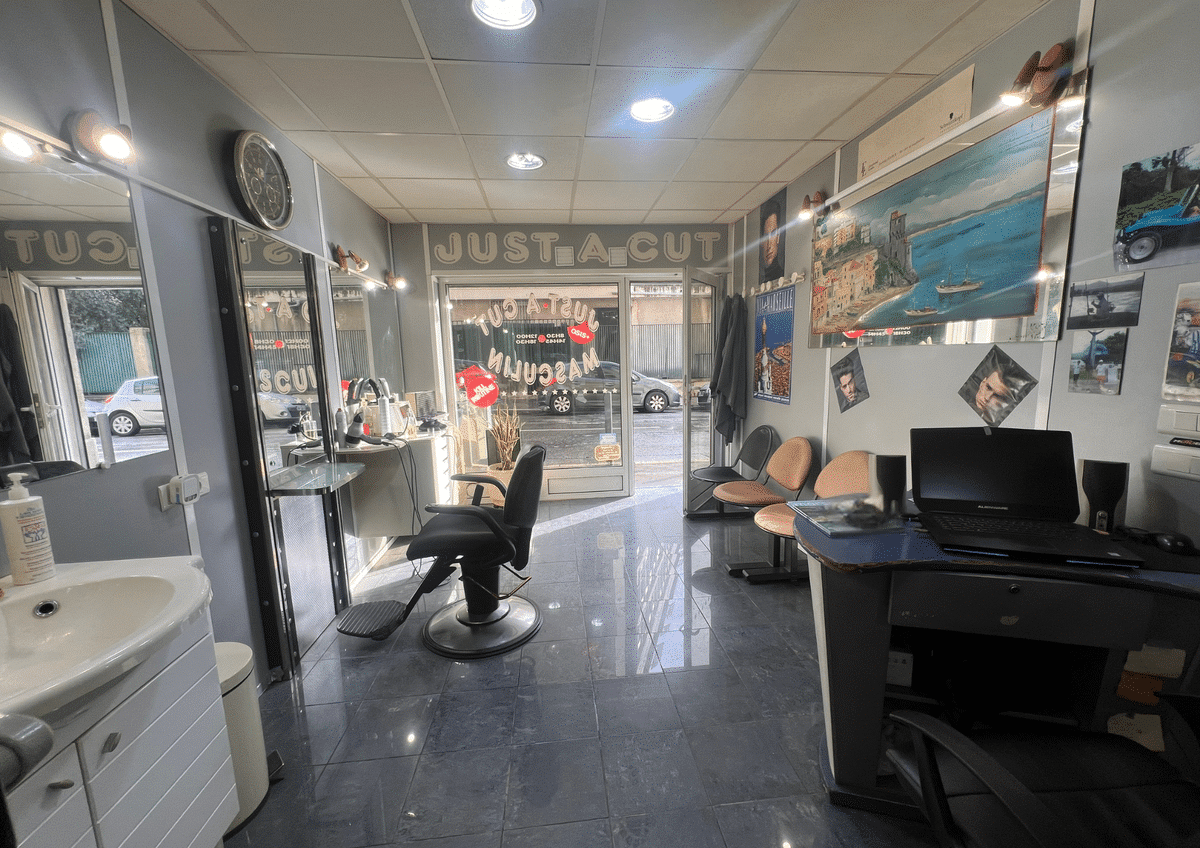Right to commercial premises 14.43 m2 32 rue Madon 1