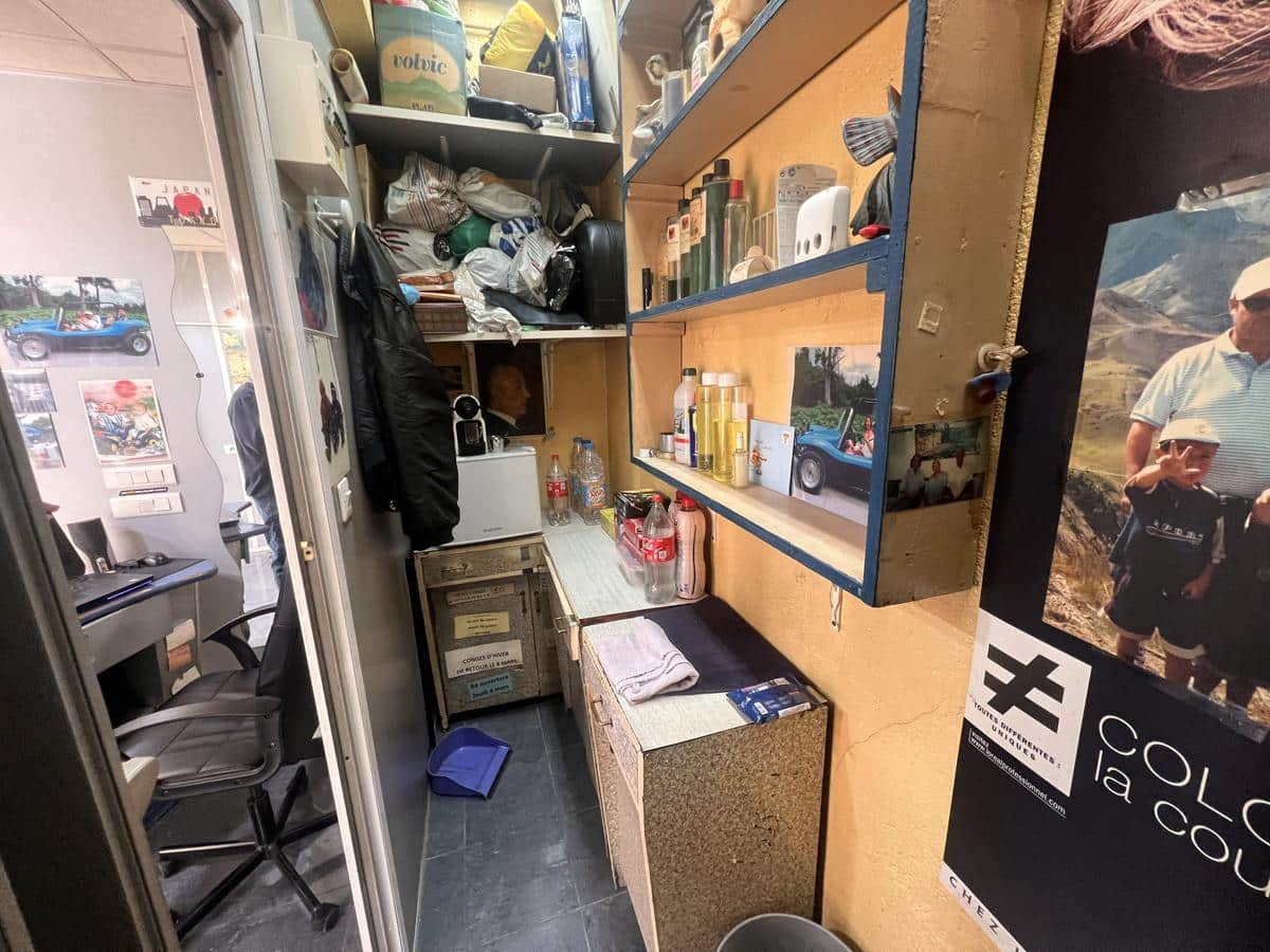 Right to commercial premises 14.43 m2 32 rue Madon 1
