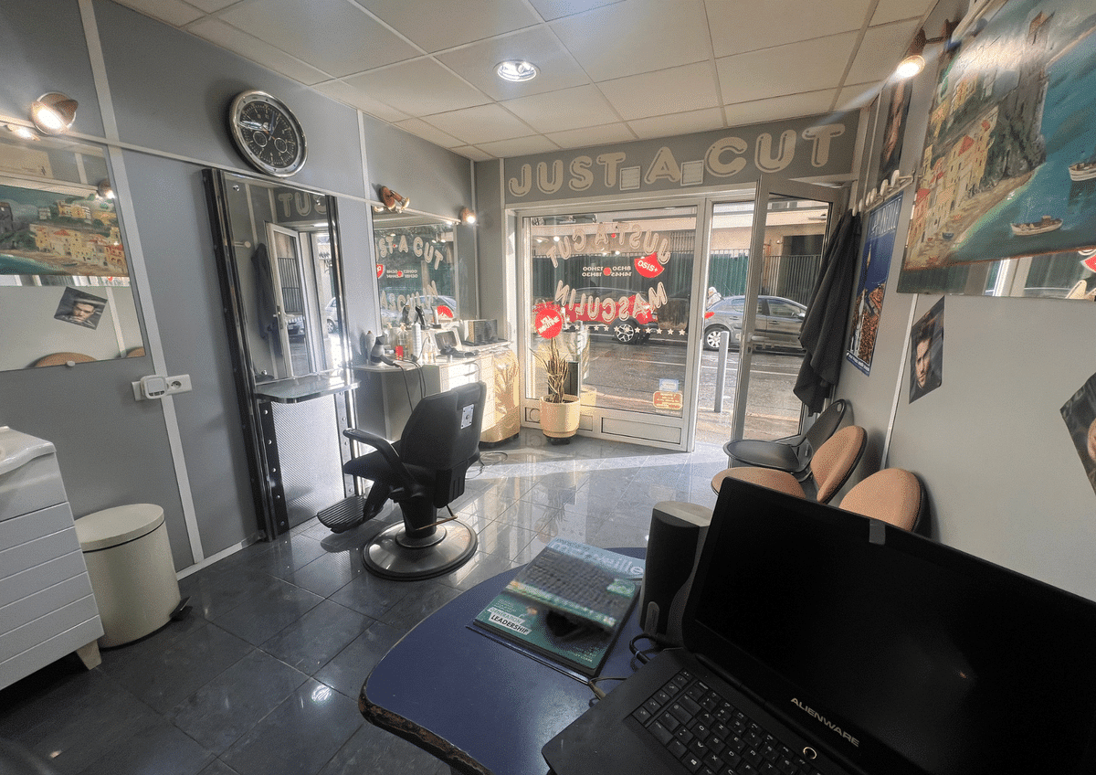 Right to commercial premises 14.43 m2 32 rue Madon 1