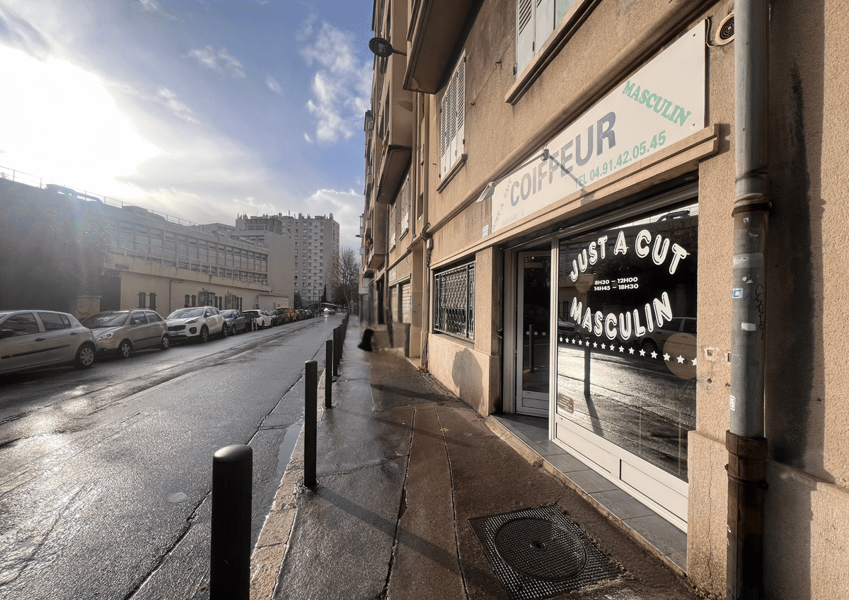 Right to commercial premises 14.43 m2 32 rue...