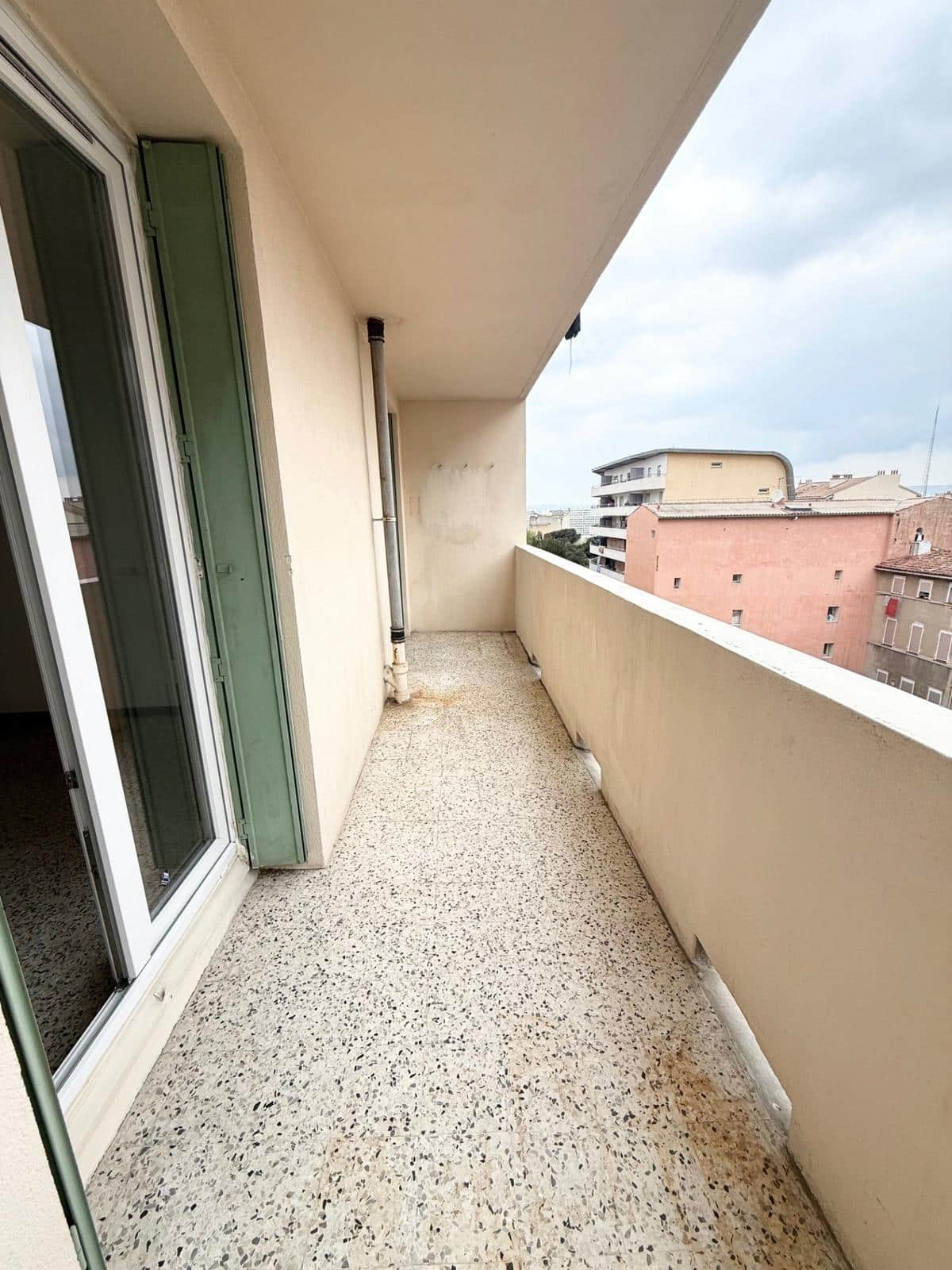 For sale T3 crossing with balconies and dead end parking