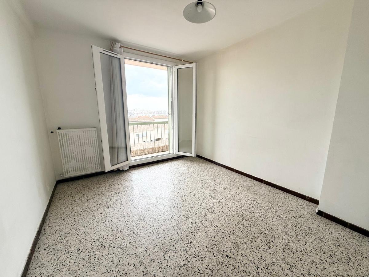 For sale T3 crossing with balconies and dead end parking