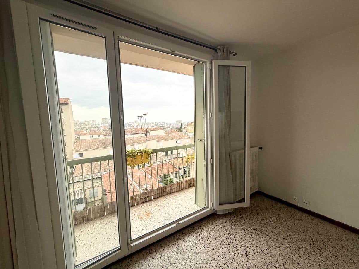 For sale T3 crossing with balconies and dead end...