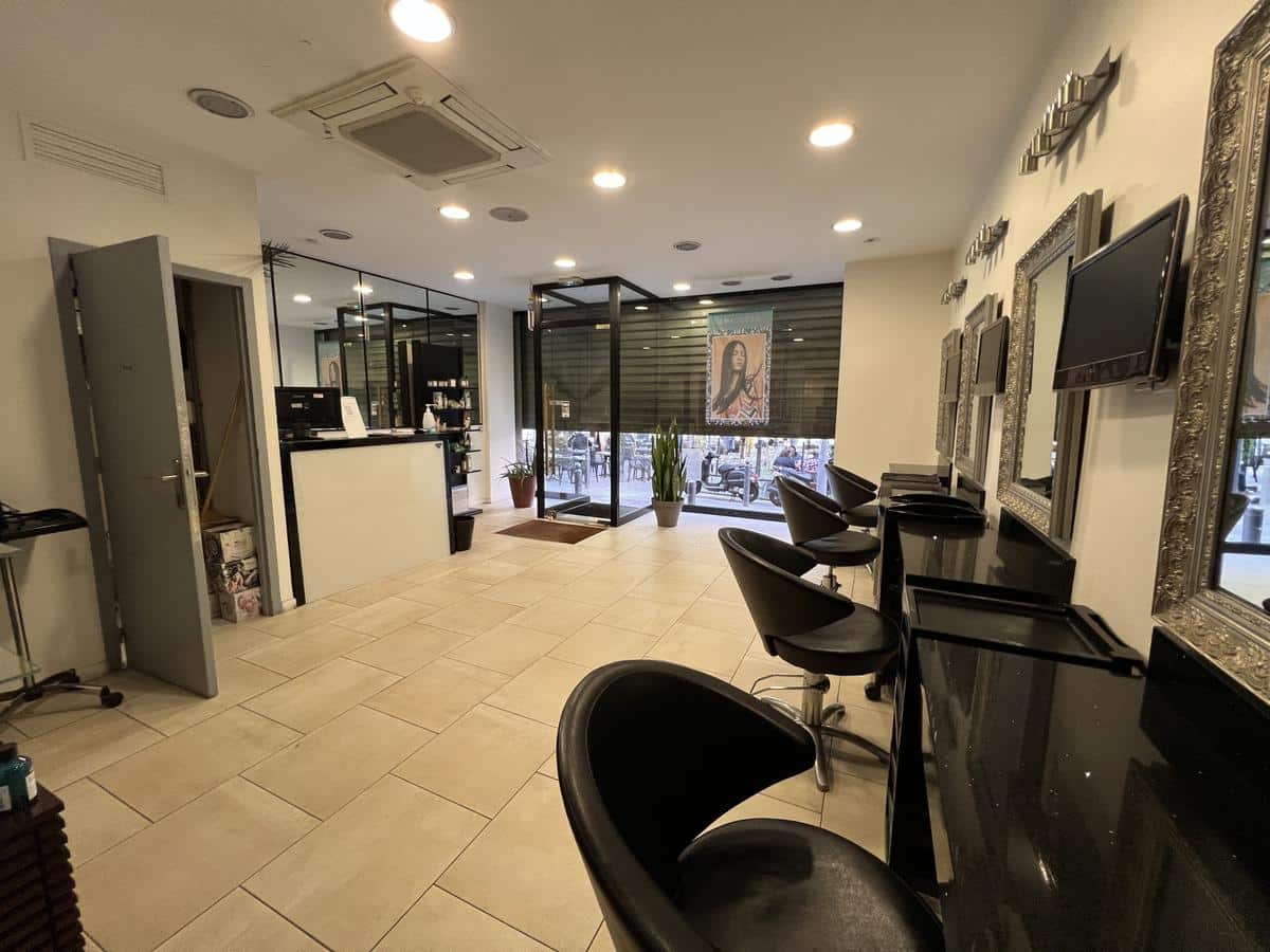 Beauty/hairstyle of 170 m2 location no