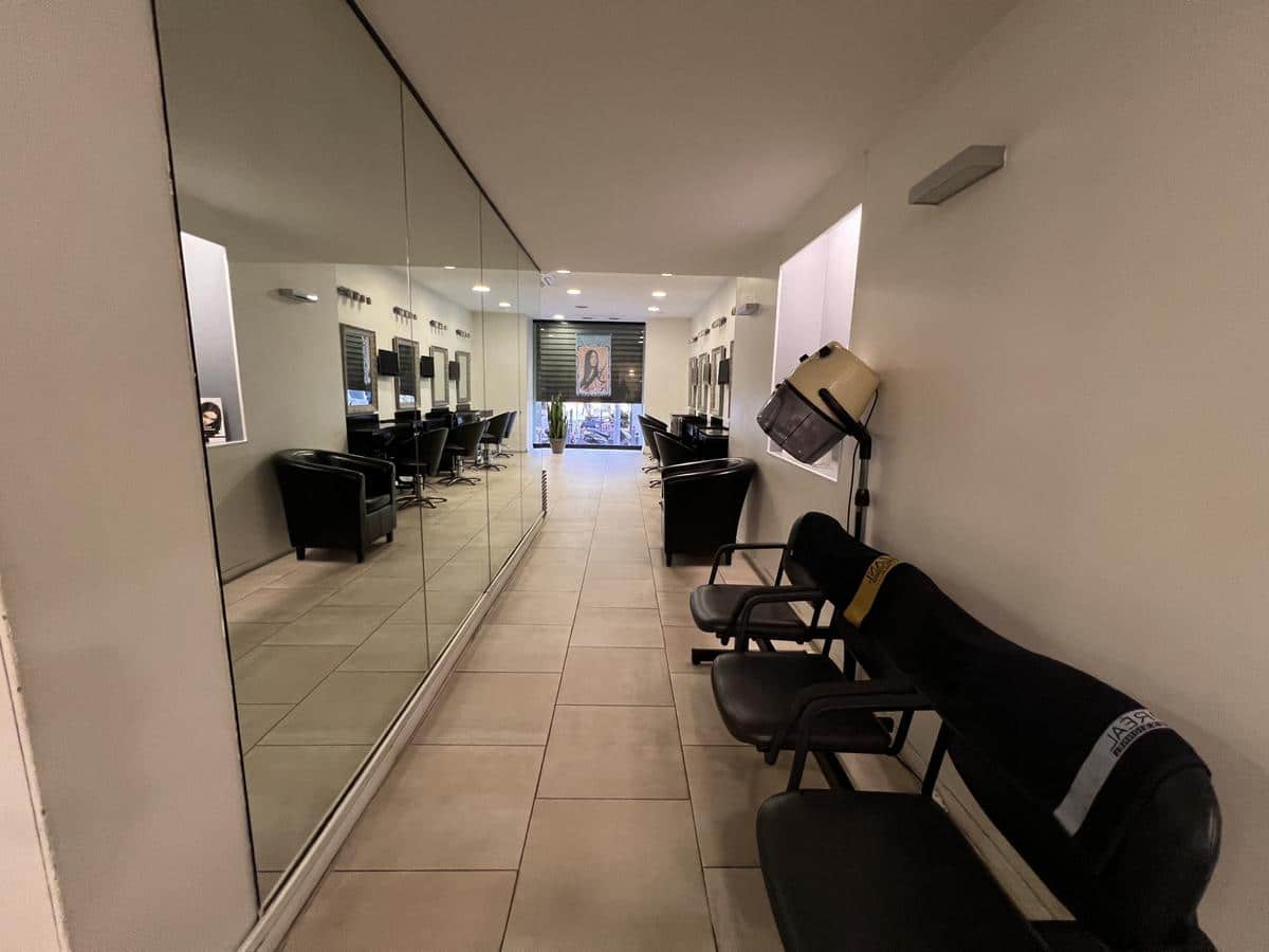 Beauty/hairstyle of 170 m2 location no