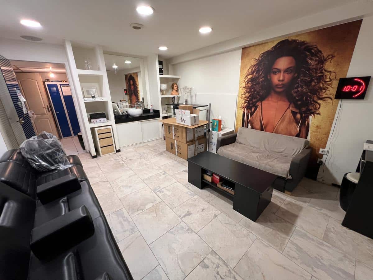 Beauty/hairstyle of 170 m2 location no