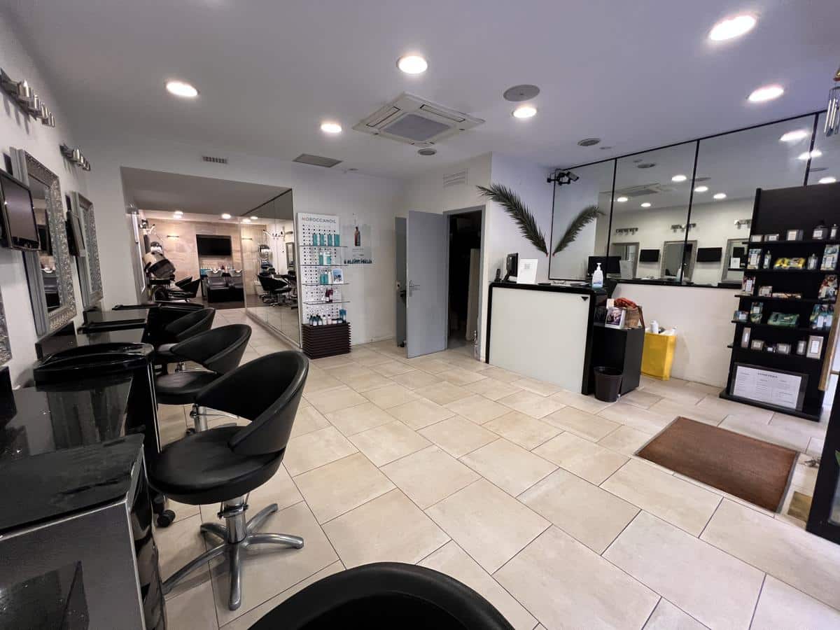 Beauty/hairstyle of 170 m2 location no