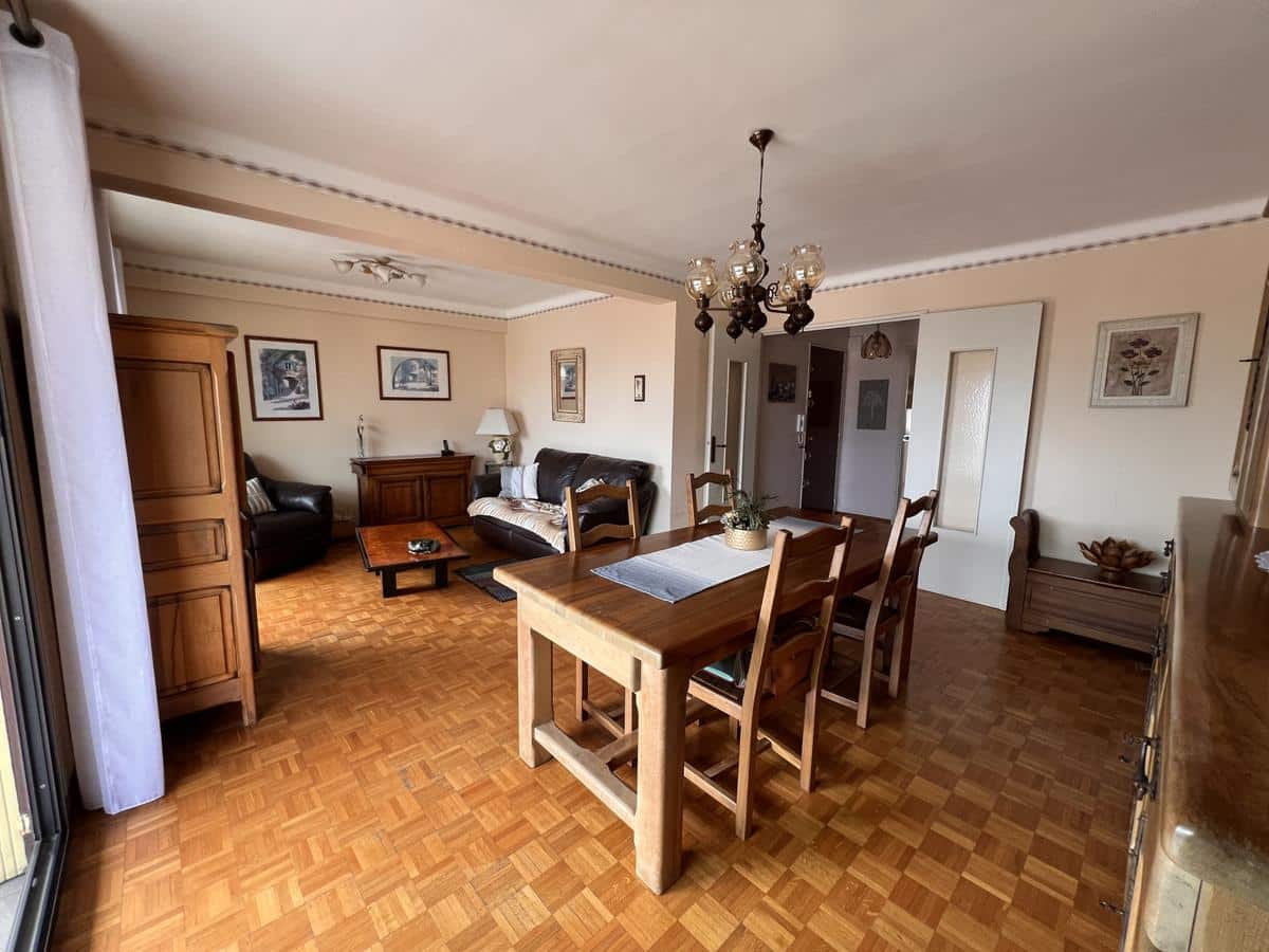 Appartement T3/4 73 m2 traversant avec balcon vue dégagée