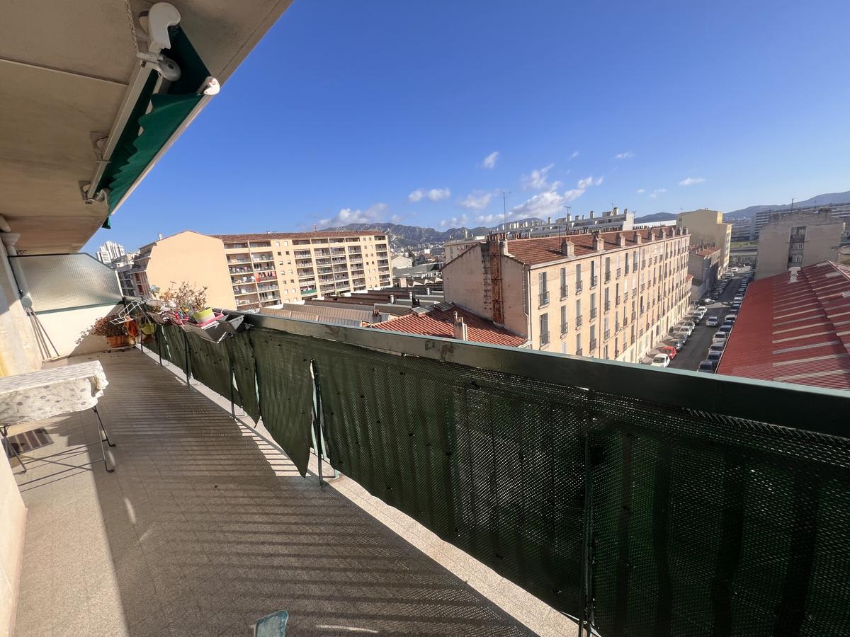 Apartment T3/4 73 m2 crossing with balcony viewed