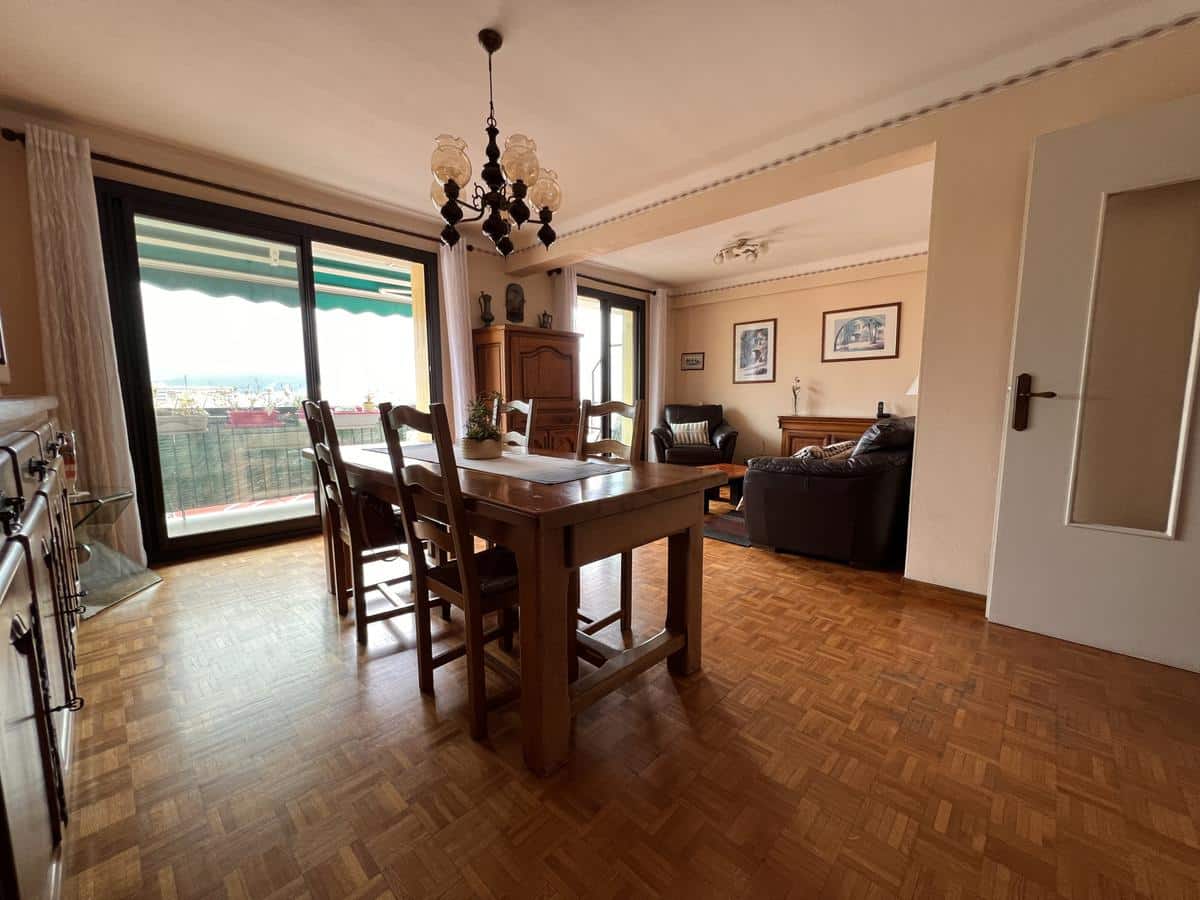 Apartment T3/4 73 m2 crossing with balcony viewed