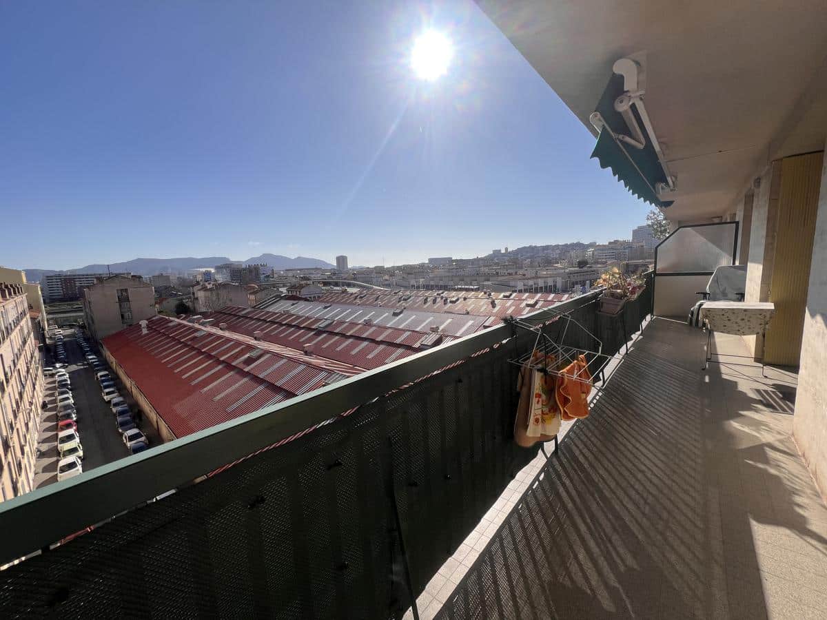 Apartment T3/4 73 m2 crossing with balcony viewed