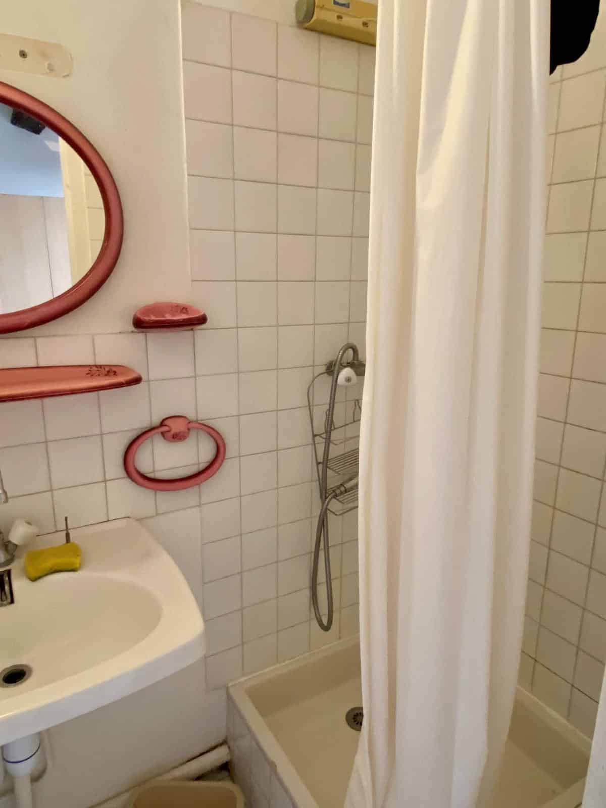 Furnished studio – RUE COURTEISSADE – Aix