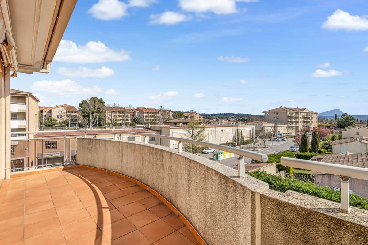 Appartement T3/4 – Terrasse caves et 2 places de parking
