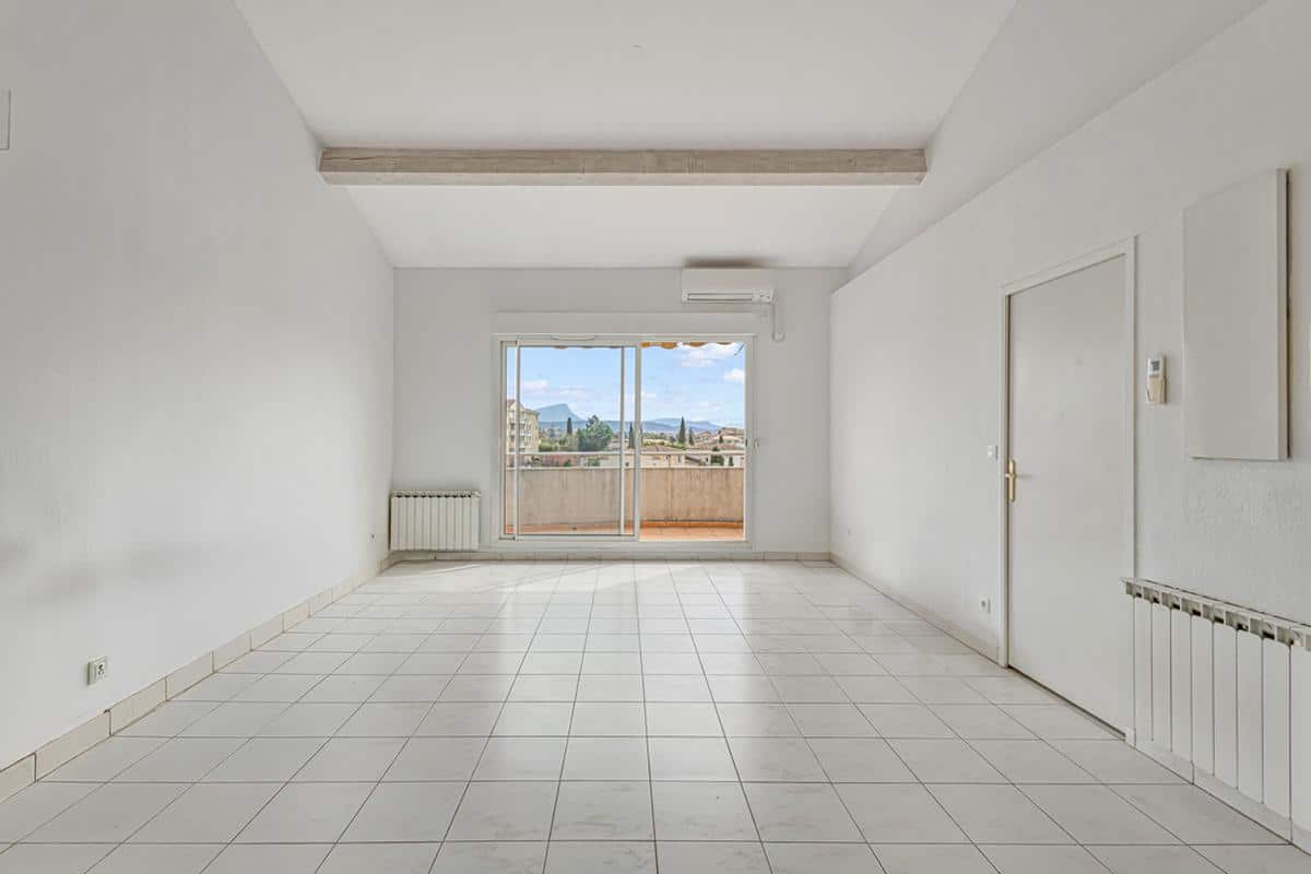 Appartement T3/4 – Terrasse caves et 2 places de parking