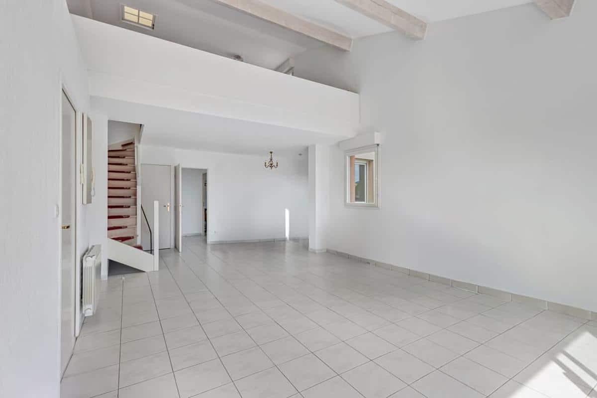 3/4 room apartment – Terrace, cellars and 2 parking spaces