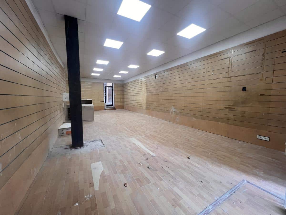 À LOUER – 55 RUE TAPIS VERT – LOCAL COMMERCIAL TRAVERSANT –