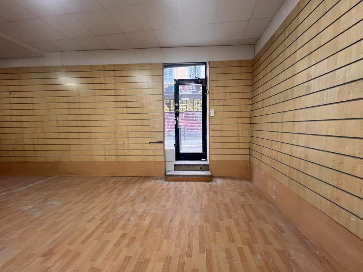 À LOUER – 55 RUE TAPIS VERT – LOCAL COMMERCIAL TRAVERSANT –
