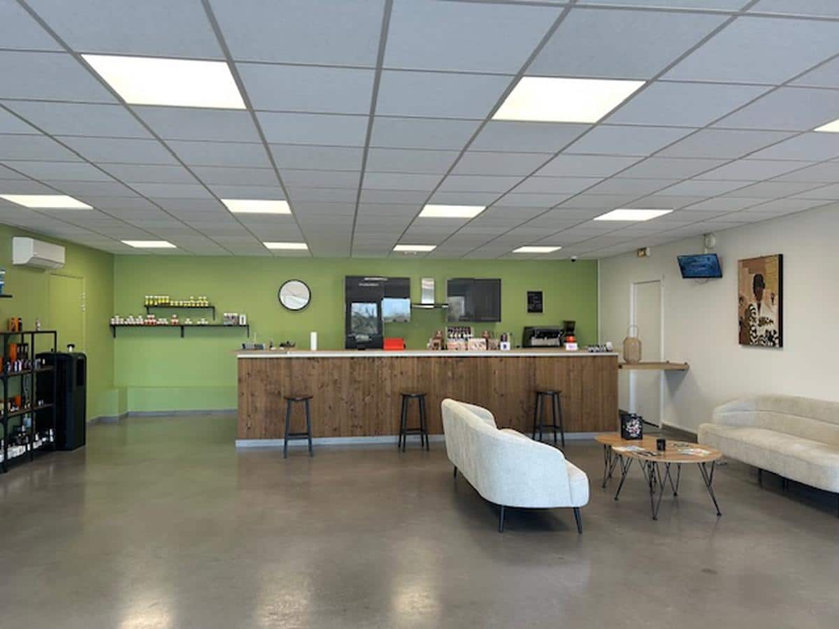 SALON – LOCAL 160 M2 A LOUER