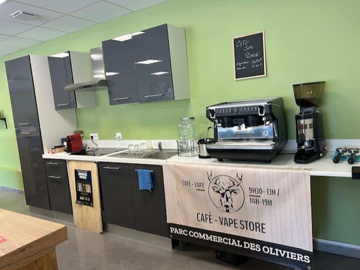 SALON – LOCAL 160 M2 A LOUER