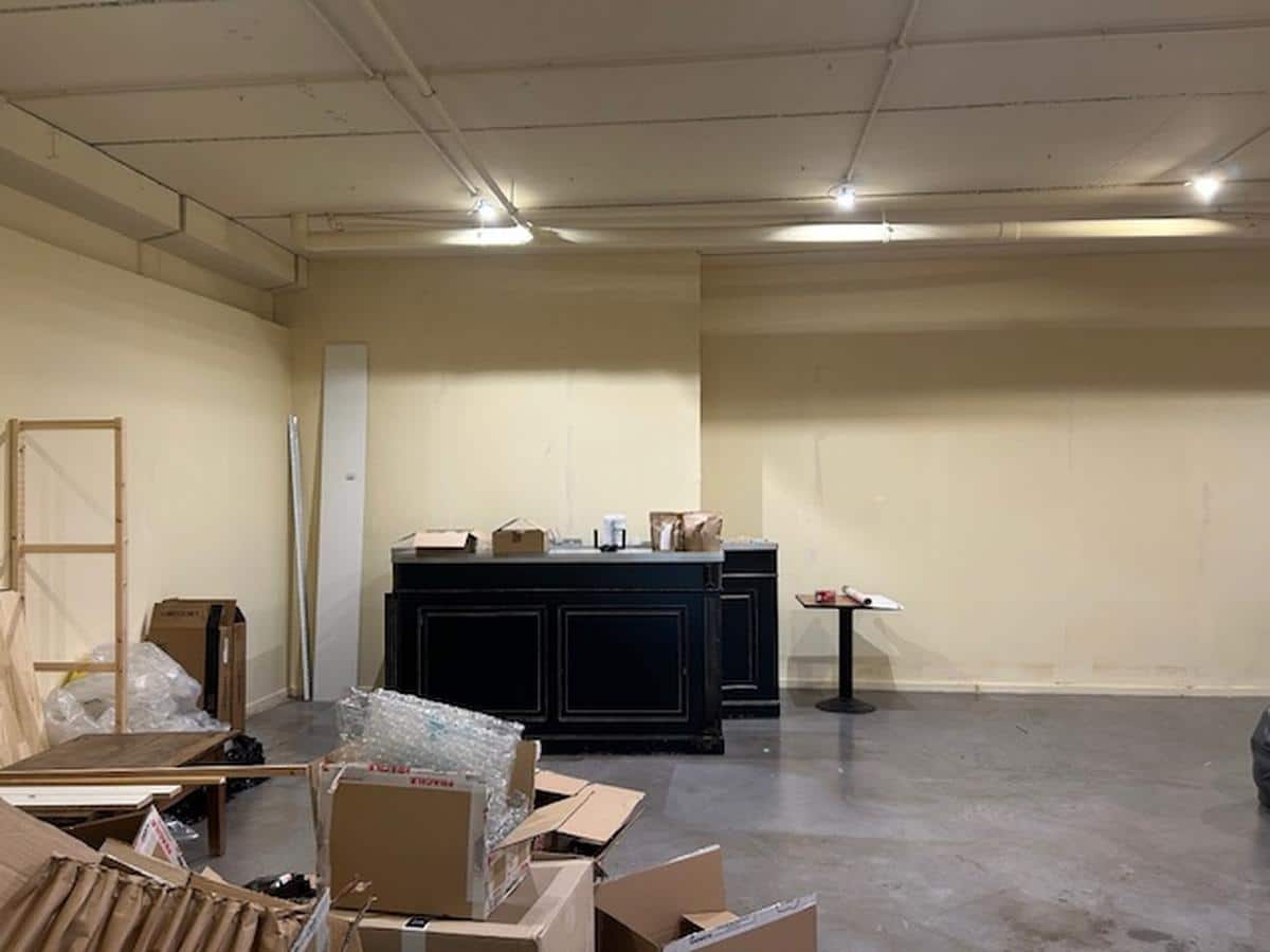 SALON – LOCAL 160 M2 A LOUER