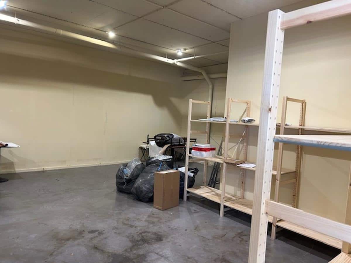 SALON – LOCAL 160 M2 A LOUER