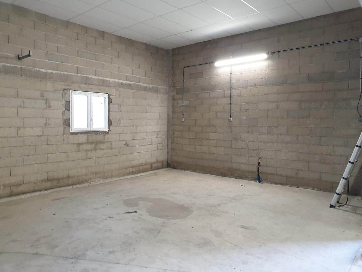 Storage premises for rent in Senas