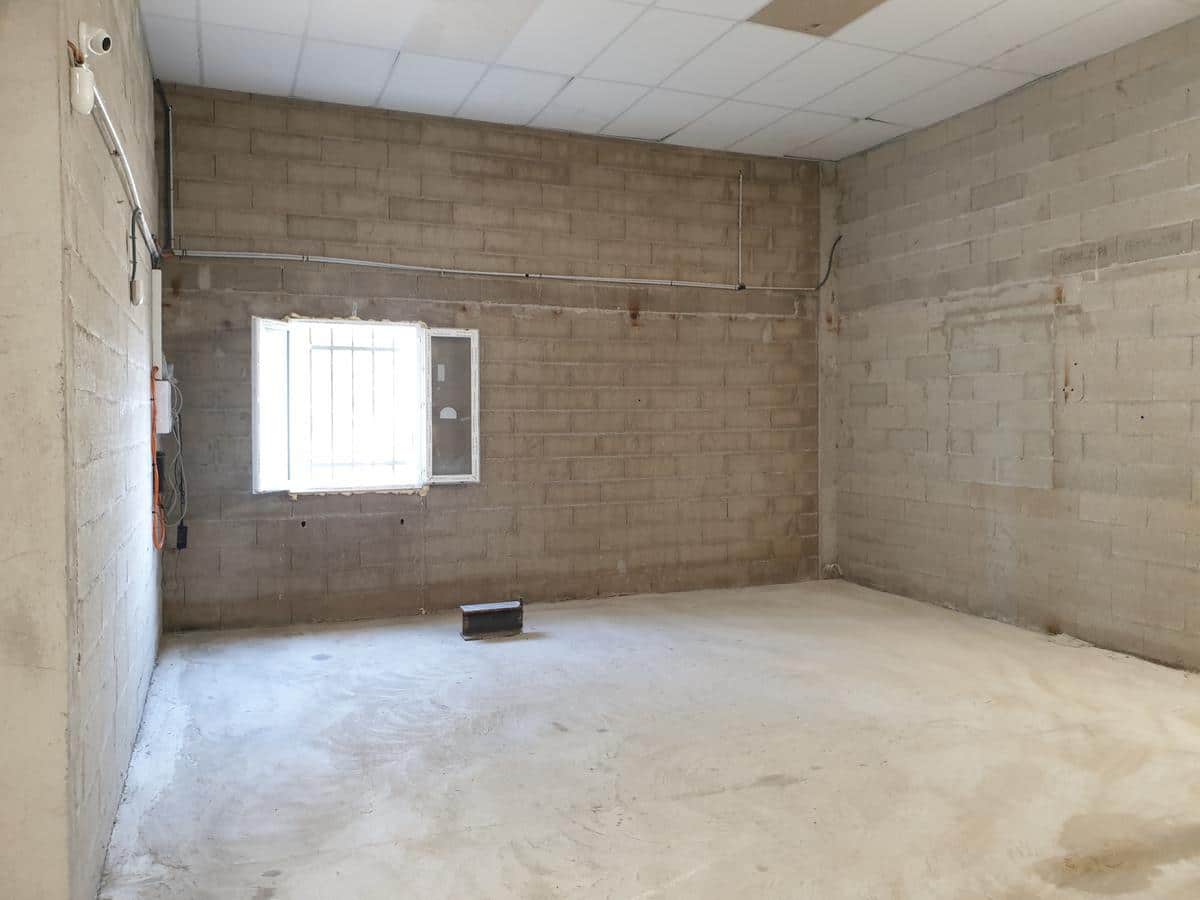 Storage premises for rent in Senas