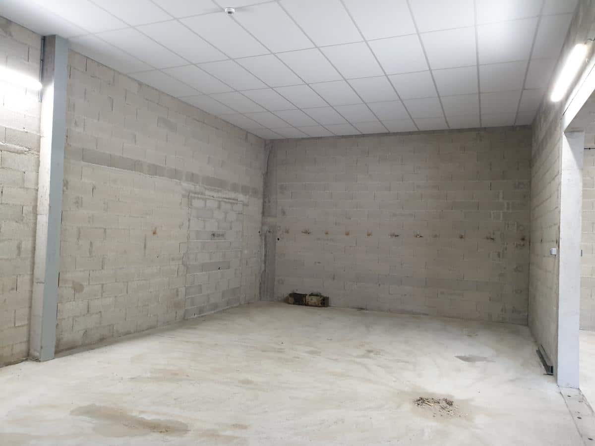 Storage premises for rent in Senas