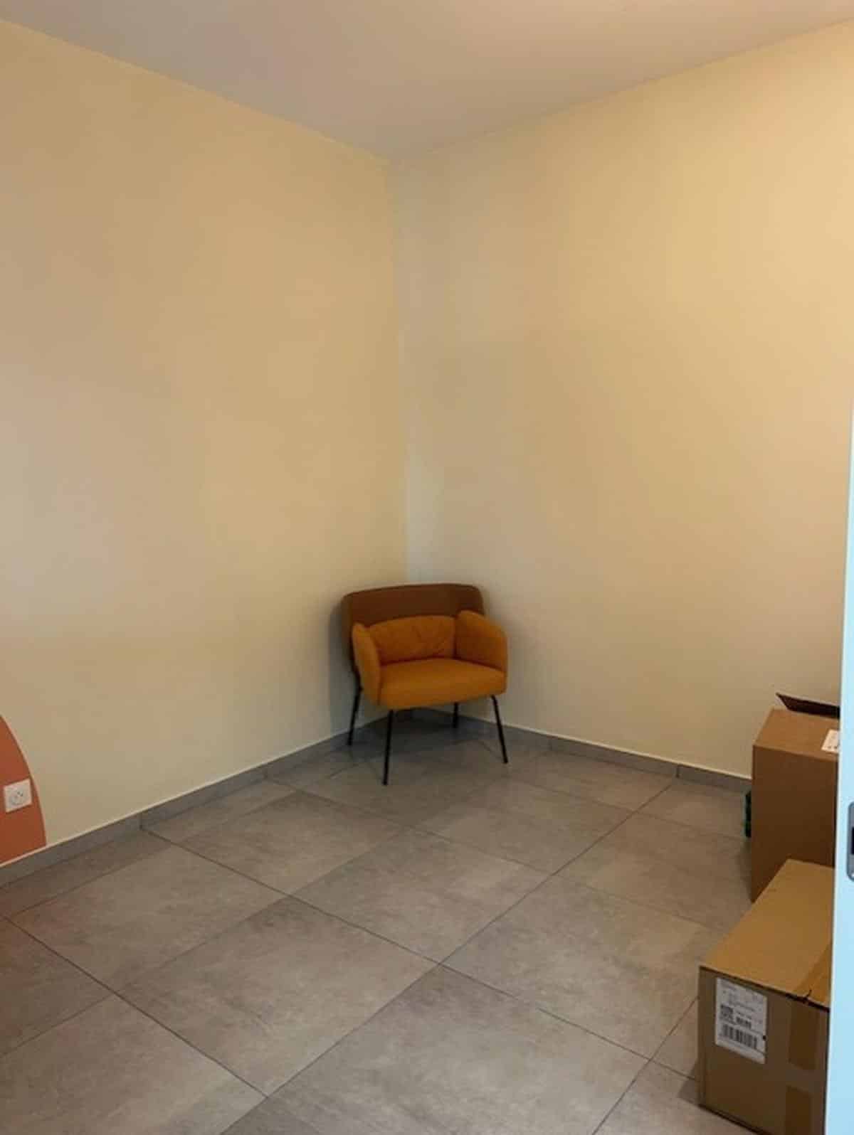 67m2 commercial premises for rent in Lançon-Provence