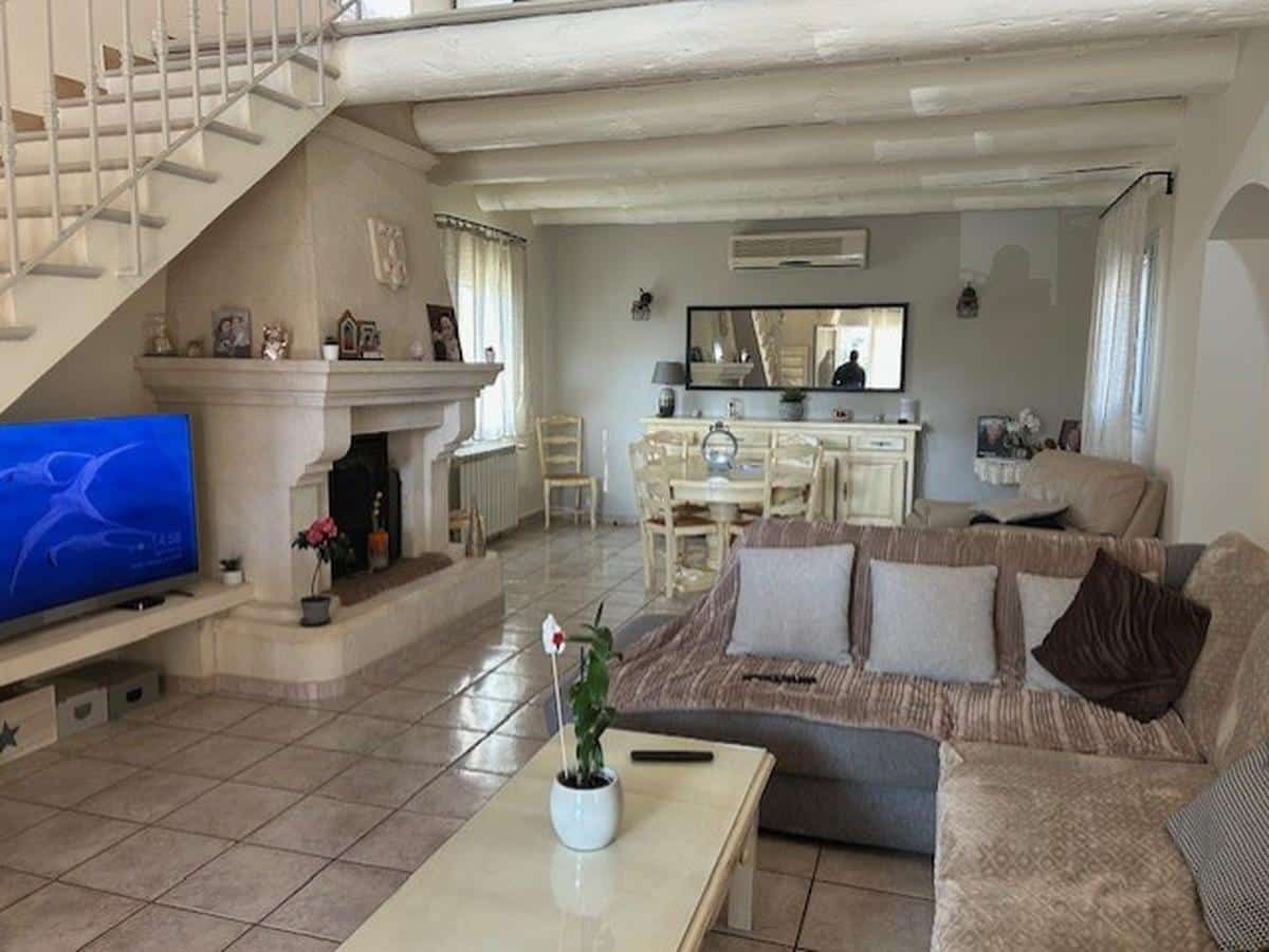 Villa T5 + 2 dwellings + activity premises for sale Lançon d